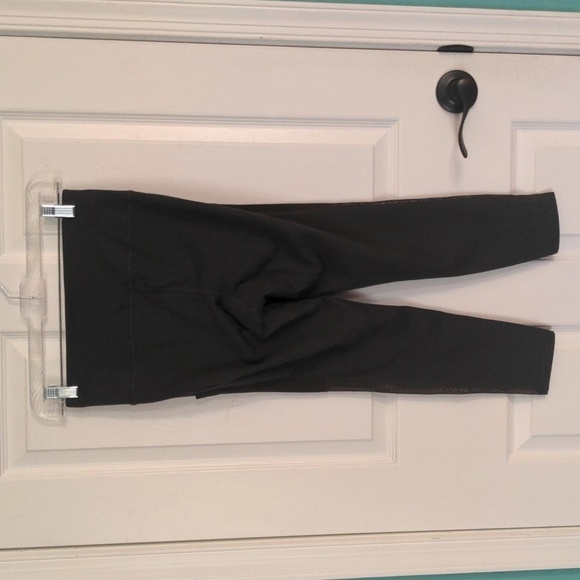 Universal Standard Gabby Cropped Mesh Legging - Picture 3 of 5